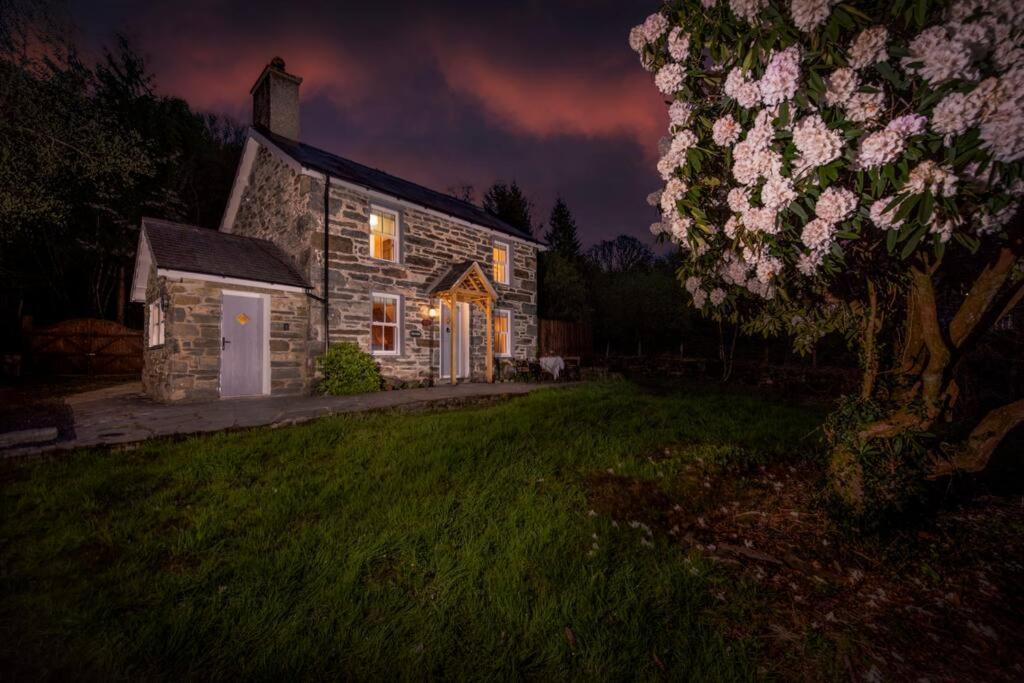 Charming Riverside Cottage In Snowdonia National Park Tanygrisiau Экстерьер фото
